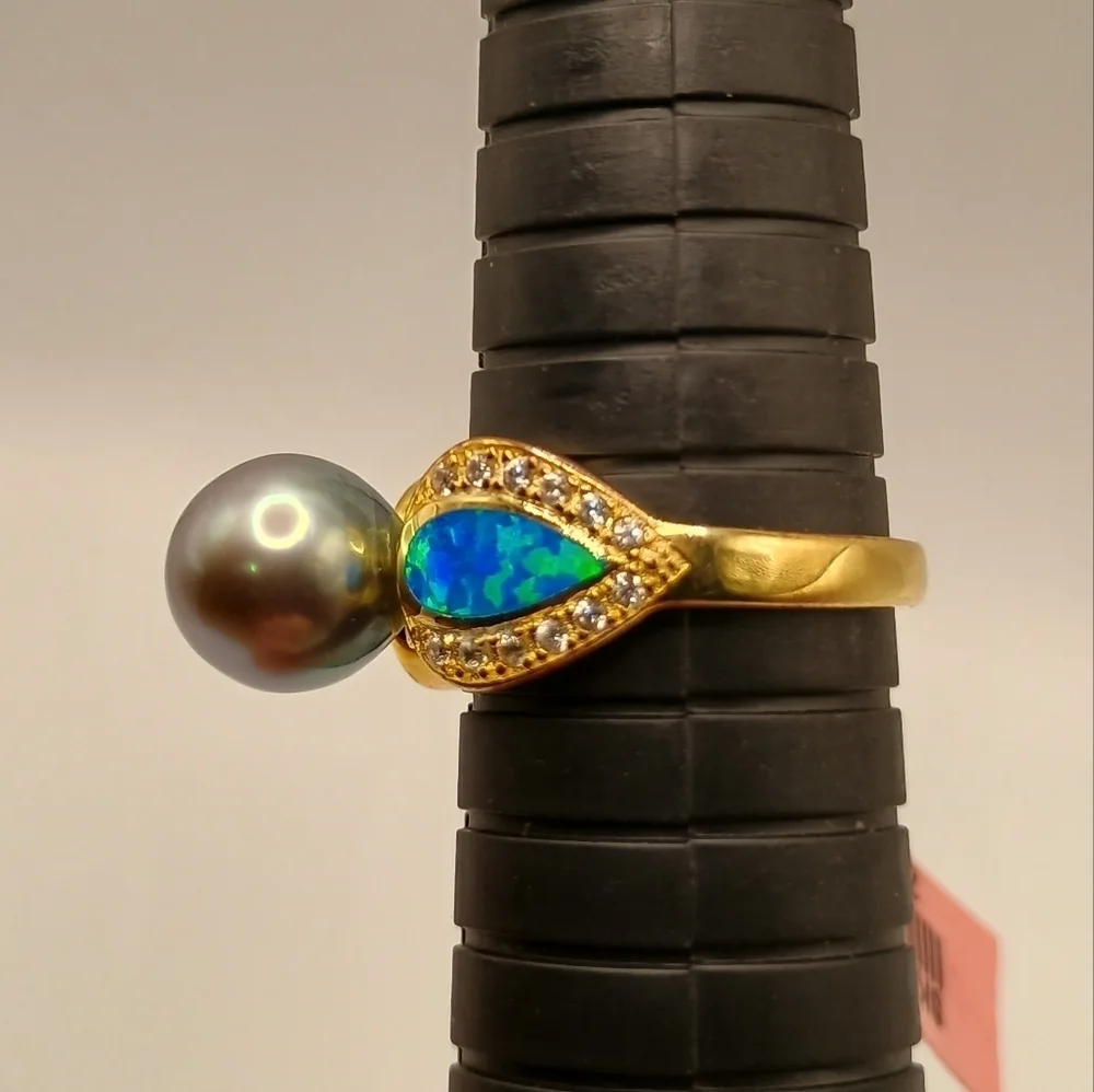 Elegant Gold and Black Pearl with Blue Iridescent accents Ring